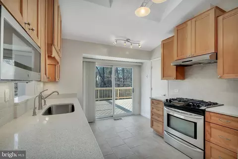 9012 Brook Ford Rd, Burke, VA 22015 photo 7