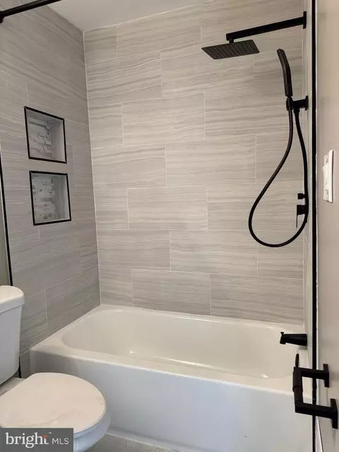Bath - 9022 Rosewall Ct, Springfield, VA 22152 photo 11 of 16