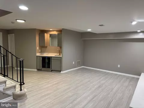 Living - 9022 Rosewall Ct, Springfield, VA 22152 photo 9 of 15