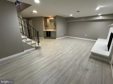 Living - 9022 Rosewall Ct, Springfield, VA 22152 photo 8 of 15