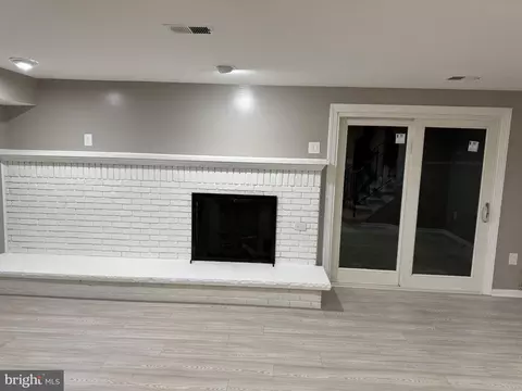Living - 9022 Rosewall Ct, Springfield, VA 22152 photo 13 of 15