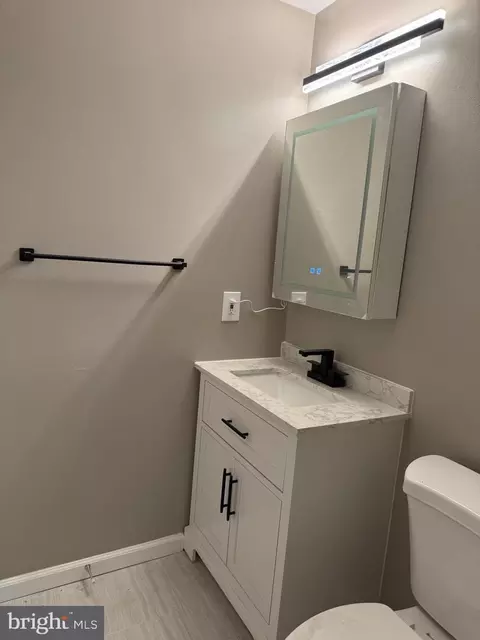 Bath - 9022 Rosewall Ct, Springfield, VA 22152 photo 13 of 16