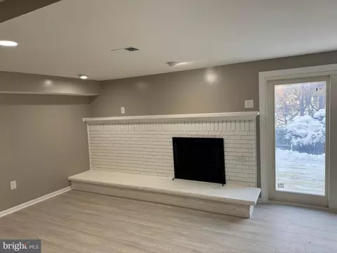 Living - 9022 Rosewall Ct, Springfield, VA 22152 photo 11 of 15