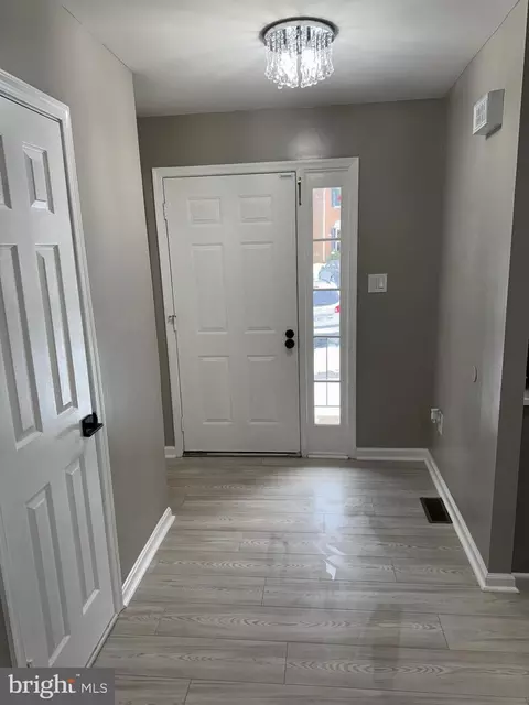 Entry Way - 9022 Rosewall Ct, Springfield, VA 22152 photo 3 of 38