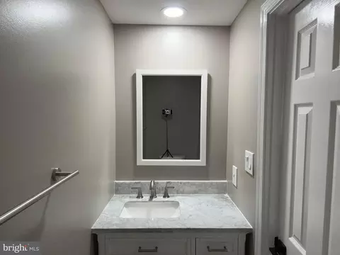 Bath - 9022 Rosewall Ct, Springfield, VA 22152 photo 15 of 16