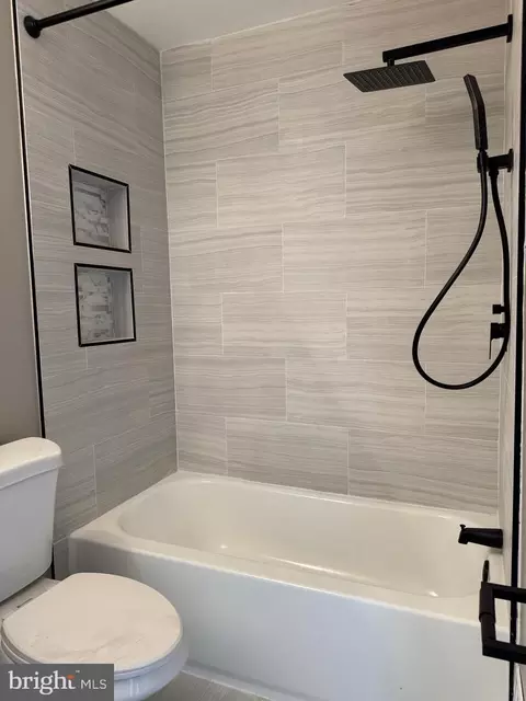 Bath - 9022 Rosewall Ct, Springfield, VA 22152 photo 10 of 16