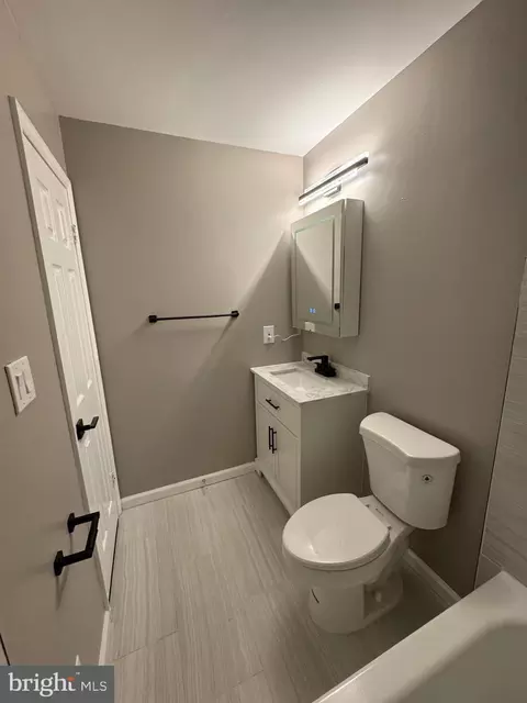 Bath - 9022 Rosewall Ct, Springfield, VA 22152 photo 9 of 16