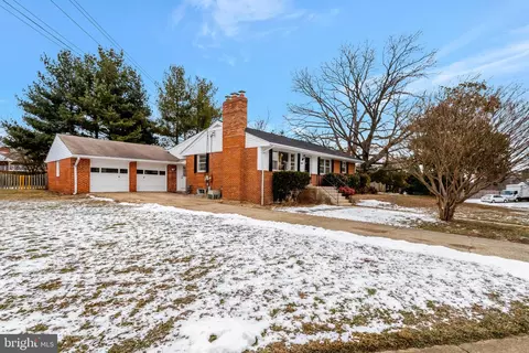 4607 Kling Dr, Alexandria, VA 22312