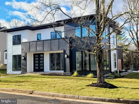 2213 Boxwood Dr, Falls Church, VA 22043