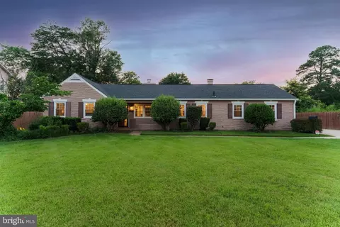 3440 Washington Dr, Falls Church, VA 22041