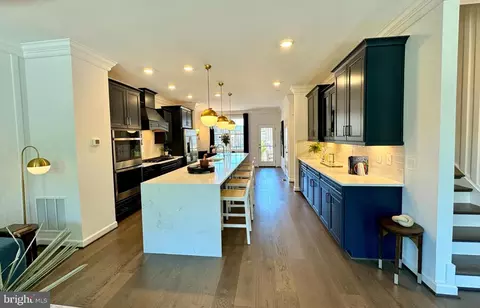 12560 Todd Ln, Fairfax, VA 22033