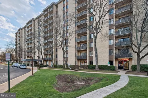 3100 S Manchester St #738, Falls Church, VA 22044