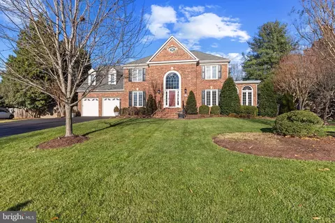 2210 Traies Ct, Alexandria, VA 22306