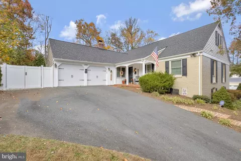3712 Camelot Dr, Annandale, VA 22003