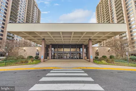 5501 Seminary Rd #2201S, Falls Church, VA 22041