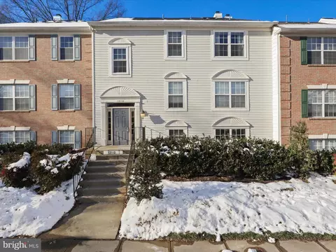 12110 Green Ledge Ct #302, Fairfax, VA 22033