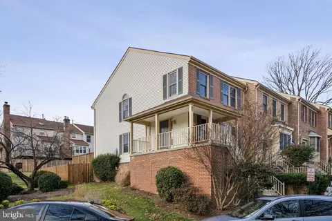 8410 Millwood Dr, Springfield, VA 22152 photo 4