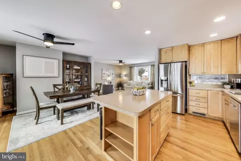 7112 Kerr Dr, Springfield, VA 22150 photo 5