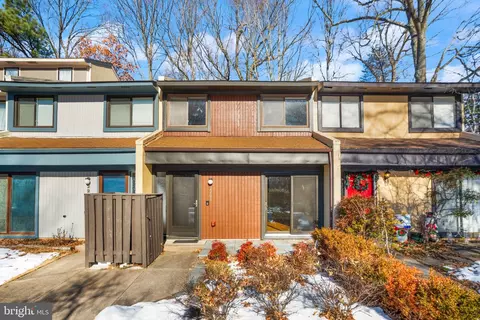 2266 Coppersmith Sq, Reston, VA 20191