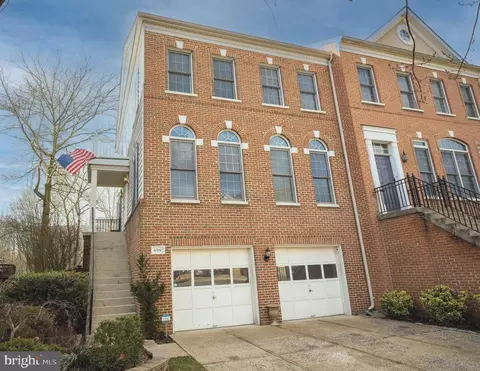 4580 Fair Valley Dr, Fairfax, VA 22033