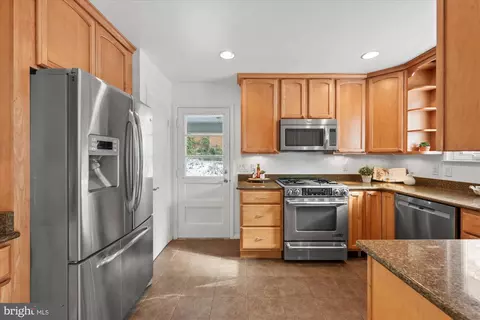 5617 Bellington Ave, Springfield, VA 22151 photo 8
