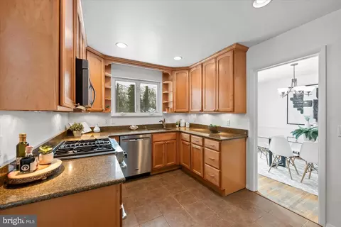5617 Bellington Ave, Springfield, VA 22151 photo 10