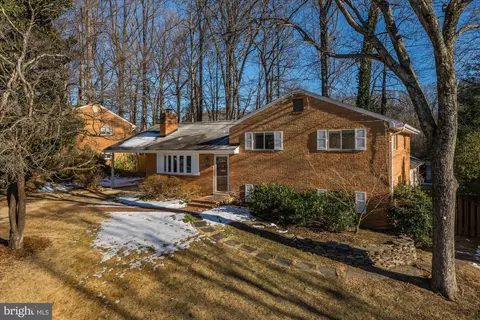 5617 Bellington Ave, Springfield, VA 22151