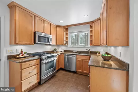 5617 Bellington Ave, Springfield, VA 22151 photo 9
