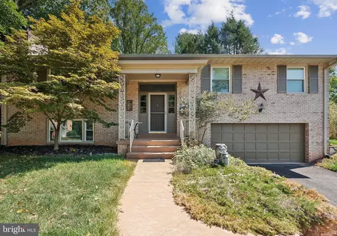 7103 Penguin Pl, Falls Church, VA 22043