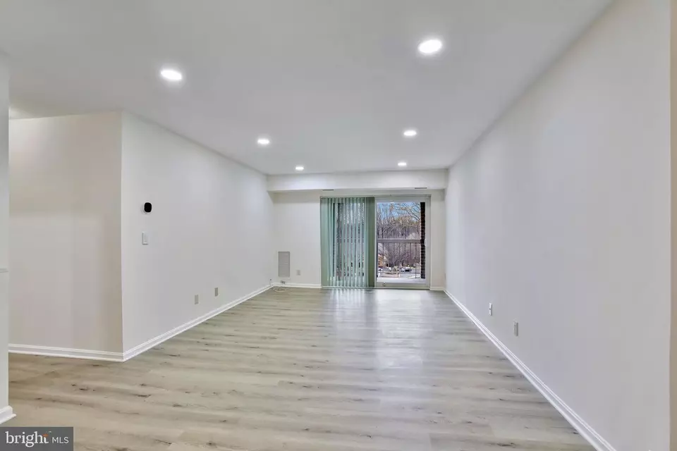 Living - 5837 Cove Landing Rd #304, Burke, VA 22015 photo 1 of 4