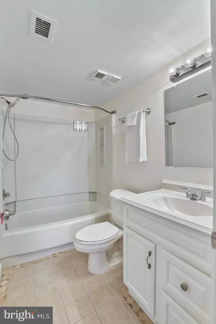 Bath - 5837 Cove Landing Rd #304, Burke, VA 22015 photo 3 of 3