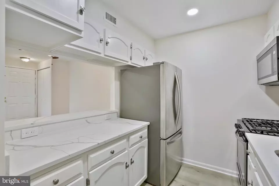 Kitchen - 5837 Cove Landing Rd #304, Burke, VA 22015 photo 1 of 1