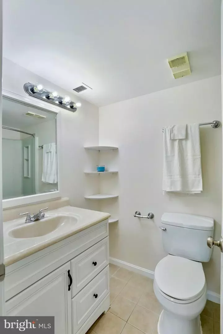 Bath - 5837 Cove Landing Rd #304, Burke, VA 22015 photo 1 of 3