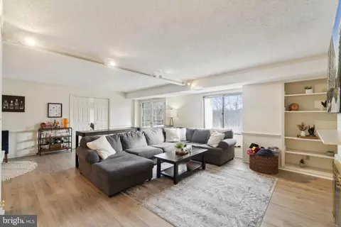 3800 Powell Ln #421, Falls Church, VA 22041