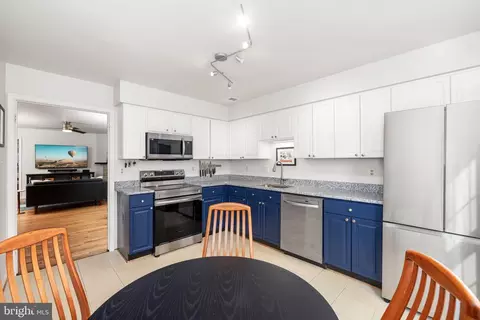 Kitchen - 7932 Gambrill Ct, Springfield, VA 22153 photo 3 of 3