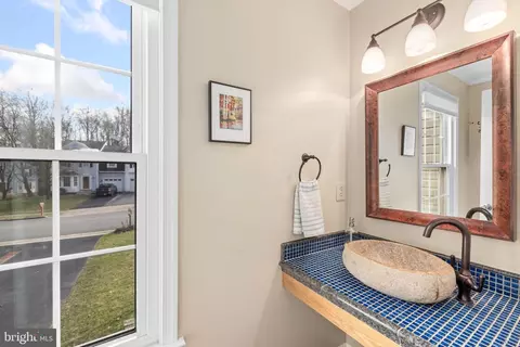 Bath - 7932 Gambrill Ct, Springfield, VA 22153 photo 1 of 4