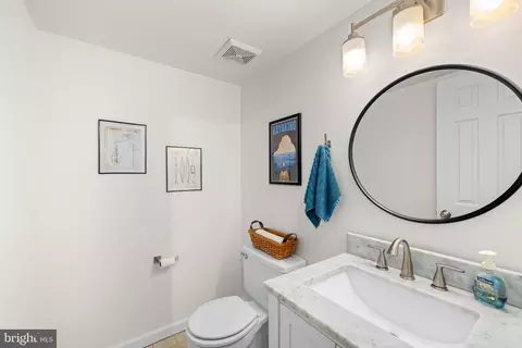 Bath - 7932 Gambrill Ct, Springfield, VA 22153 photo 4 of 4