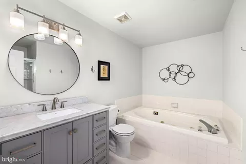 Bath - 7932 Gambrill Ct, Springfield, VA 22153 photo 2 of 4