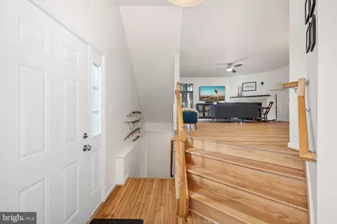 Entry Way - 7932 Gambrill Ct, Springfield, VA 22153 photo 2 of 2