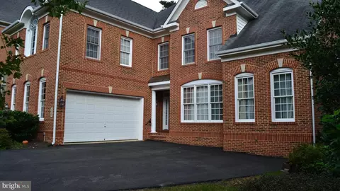 2367 Jawed Pl, Dunn Loring, VA 22027