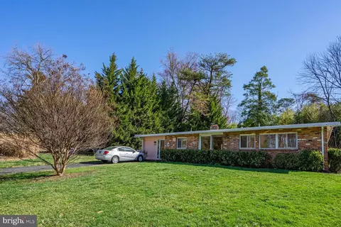 2911 Pine Spring Rd, Falls Church, VA 22042
