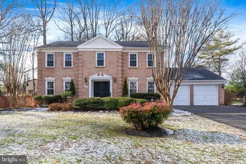 211 Apple Blossom Ct, Vienna, VA 22181