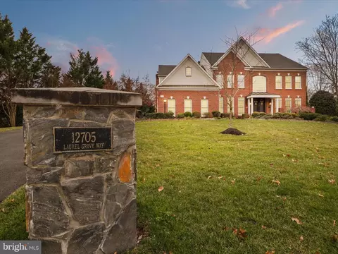 12705 Laurel Grove Way, Fairfax, VA 22033
