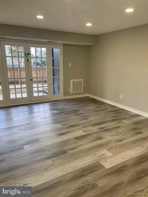 7091 Spring Garden Dr #TL2, Springfield, VA 22150 photo 2