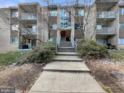 8006 Chanute Pl #10, Falls Church, VA 22042