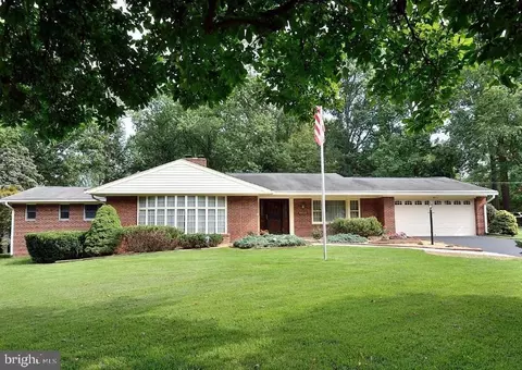 3815 Birchwood Rd, Falls Church, VA 22041