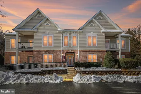 6530 Grange Ln #104, Alexandria, VA 22315
