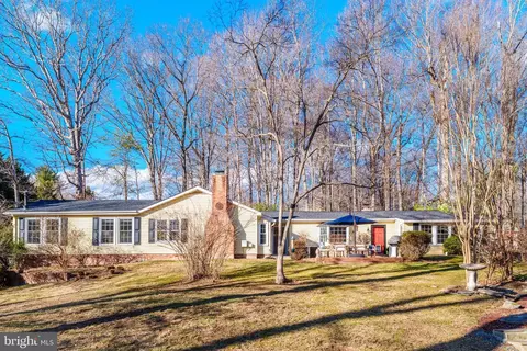 10808 Beach Mill Rd, Great Falls, VA 22066