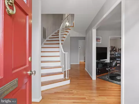 8408 Willow Forge Rd, Springfield, VA 22152 photo 4
