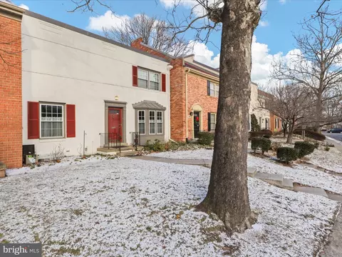 8408 Willow Forge Rd, Springfield, VA 22152 photo 2